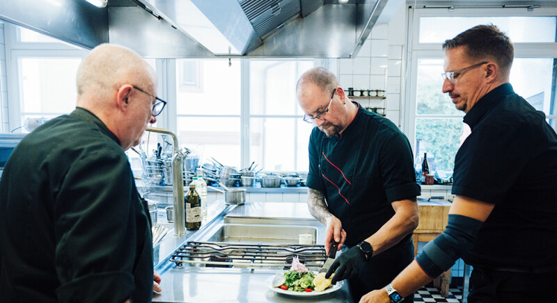 Über uns 990x540  DSC0449